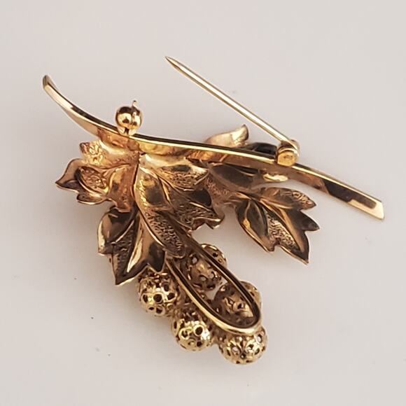 Vintage Filigree Grape Cluster and Leaves Brooch 12K Gold Filled Signed CC‎ - Picture 3 of 6